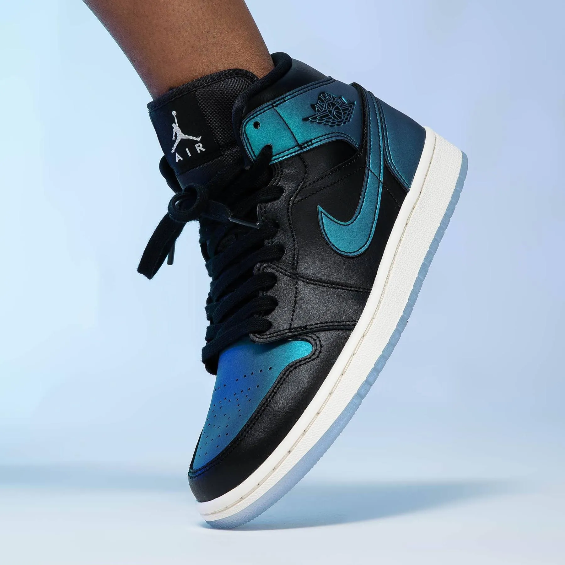 Air Jordan 1 Mid Wmns 'Metallic Turquoise'