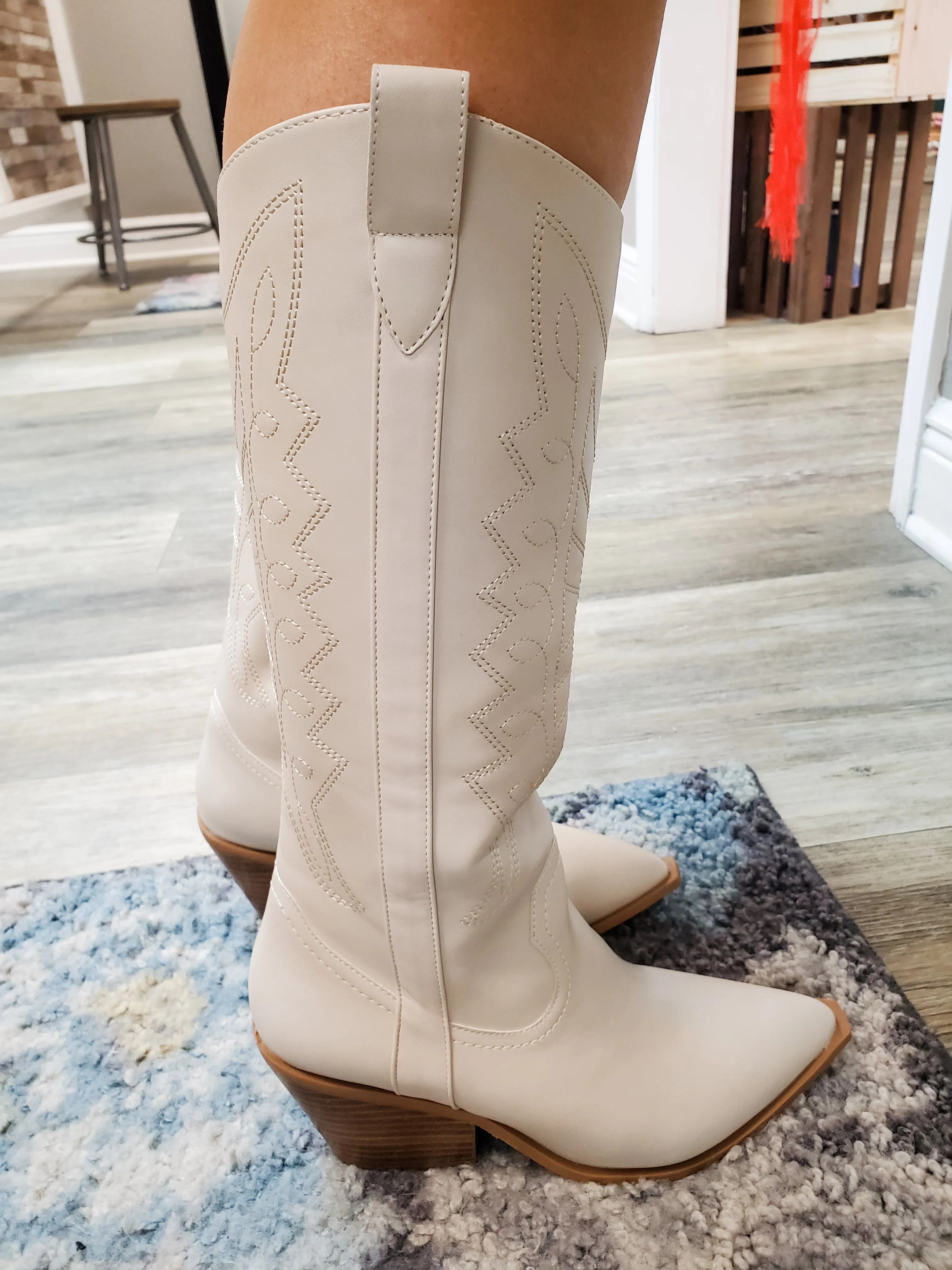 Howdy White Country Boots