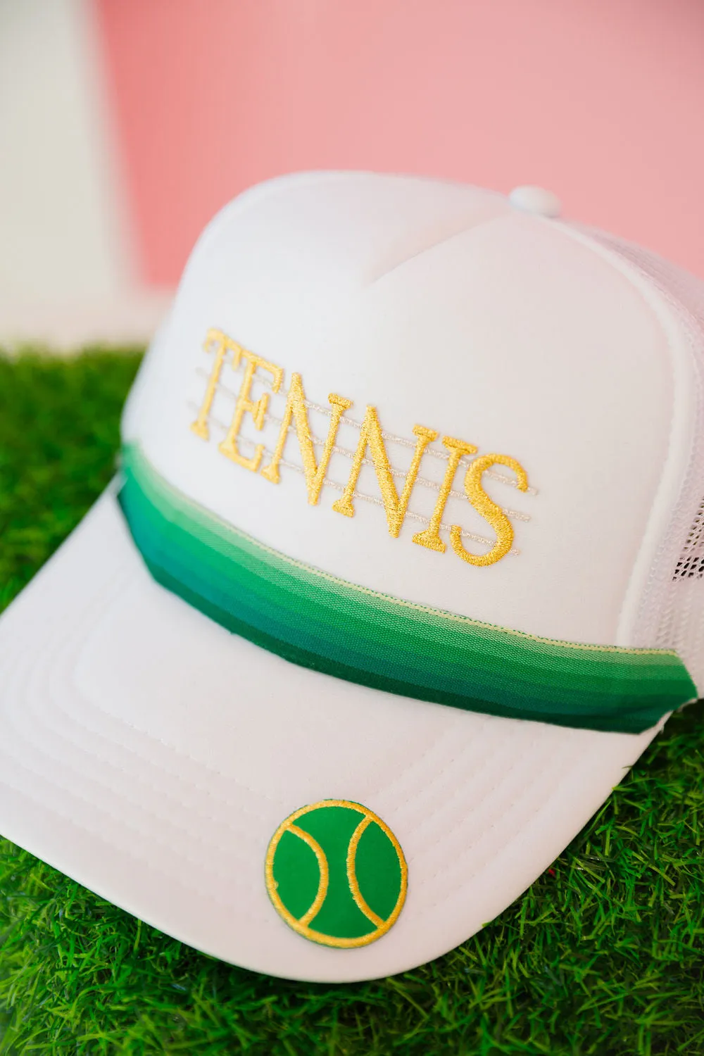 TENNIS RIBBON WHITE TRUCKER HAT