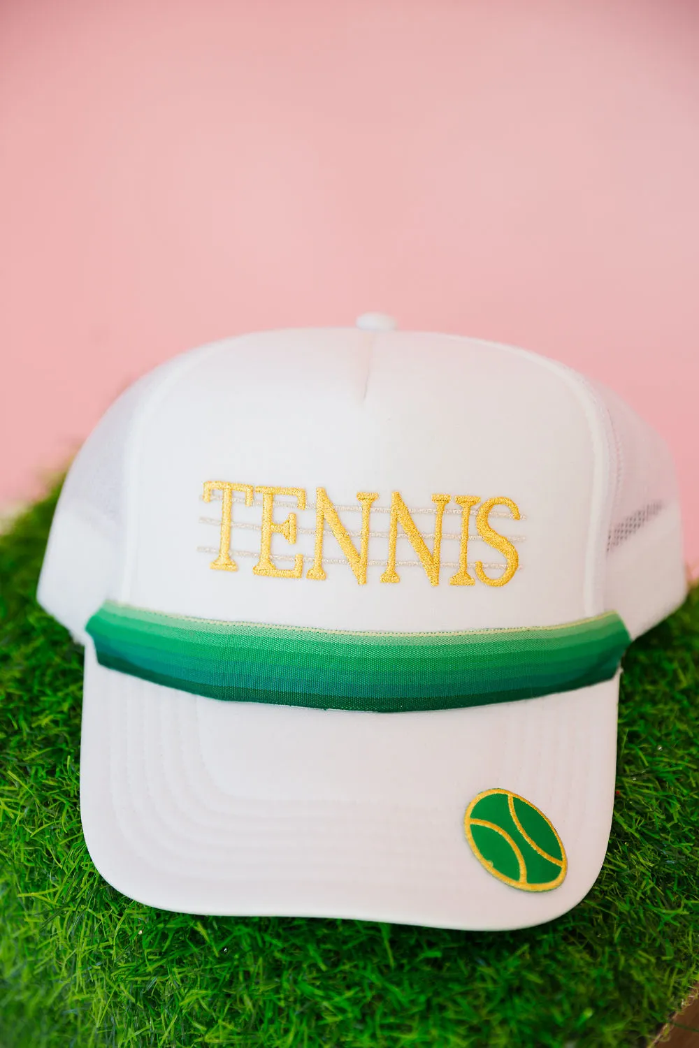 TENNIS RIBBON WHITE TRUCKER HAT