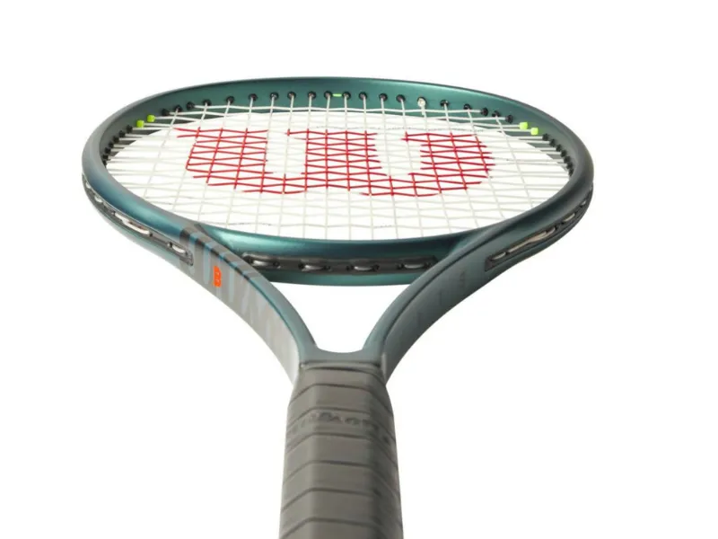 Wilson Blade 101L V9 Tennis Racket